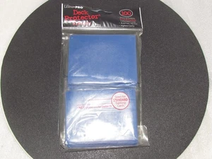 100 ULTRA PRO Glossy BLUE DECK PROTECTORS CARD SLEEVES MTG 2011 - Picture 1 of 3