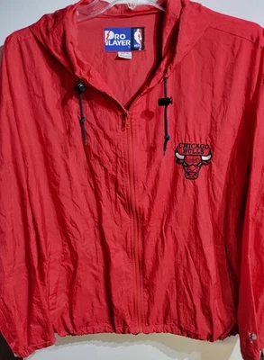 Vtg. Pro Player Chicago Bulls Full Zip Hooded/Packable Windbreaker Red Size XL - Image 1 of 3