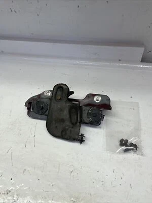 87-93 FORD MUSTANG CAPÓ DELANTERO CAPÓ PESTILLO PRINCIPAL CIERRE LIBERACIÓN DE SEGURIDAD OEM Foto 1 de 3