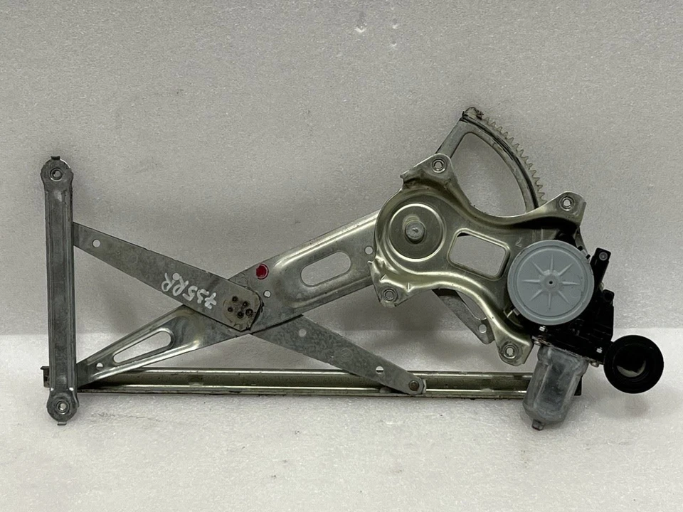 Toyota Prius 2008 lado del pasajero derecho puerta delantera o trasera ventana regulador motor Foto 1 de 4