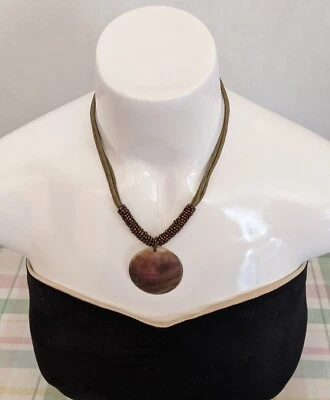 Colar Pingente Lia Sophia Colheita Lua Abalone Concha Esfregão Marrom Tons Neutros  - Imagem 1 de 4