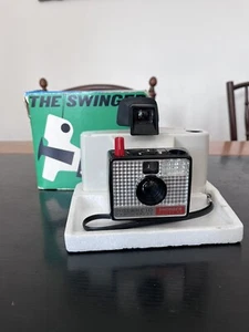 Polaroid THE SWIGER - Mod. Land Swinger 20 - 1965/70 - Fotocamera Instantanea - Foto 1 di 3