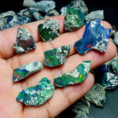 Lote de 50 quilates de ópalo ahumado negro crudo - Ópalo negro etíope de gran calidad en bruto Foto 1 de 4