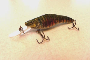 COLLECTIBLE CRANKBAIT LURE REEN BEIGE FISHING LURE - Picture 1 of 2