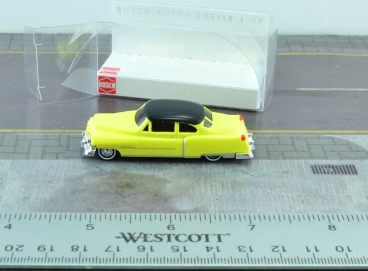 Busch 43430 HO Scale 1952 Cadillac Coupe Yellow