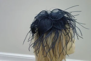 Gwyther Snoxells Millinery Navy feather fascinator on a comb in vgc - Picture 1 of 7