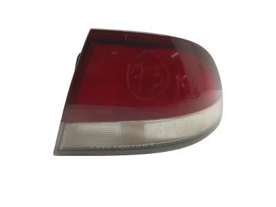 Mazda 626 1993-1997 luz trasera derecha lado pasajero qtr oem, 166-58644 Foto 1 de 4