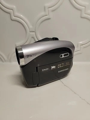 Samsung SC-DX103 DVD Camcorder 34x Optical Zoom - No Cables Or Charger - Image 1 of 4