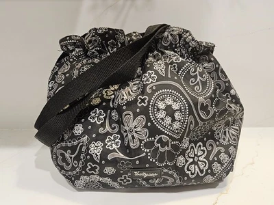 Bolso de Mano de Almuerzo Térmico Thirty-One Cinch It Up Negro Blanco Estampado Paisley Foto 1 de 4