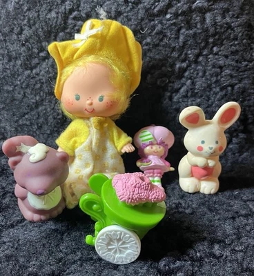 Vintage Strawberry Shortcake Lot 5 Deluxe Miniature Mint Tulip Flower Cart Pet - Image 1 of 3
