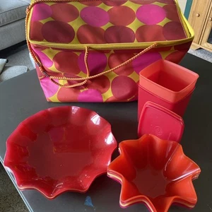 Tupperware picnic set with bowls, plates & cups. - Picture 1 of 5