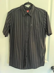 Men’s Quicksilver Black Gray Striped Short Sleeve Button Down Shirt Size Small - Picture 1 of 4