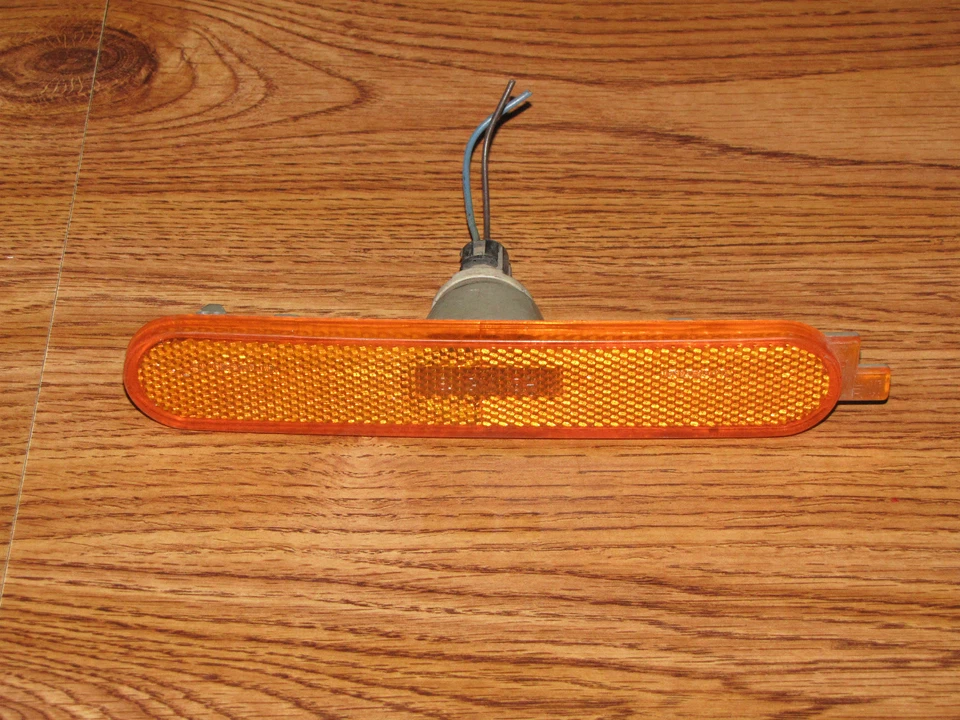 96-99 OLDSMOBILE LSS OCHENTA OCHO LUZ MARCADORA DELANTERA DERECHA OEM PASAJERO Foto 1 de 1