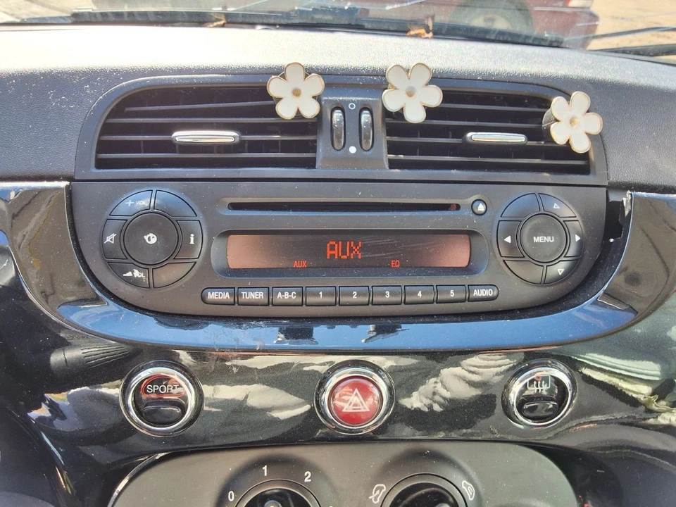 Audio Equipment Radio 2 Door AM-FM-CD-MP3 Fits 12-17 FIAT 500 1192376 - Image 1 of 4