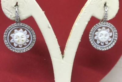 ORECCHINI  ARGENTO CON CAMMEO SARDONICO SOLE INCISO ZIRCONI DI CONTORNO LUNGHI 3 - Immagine 1 di 4