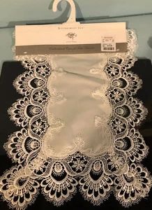 Bittersweet Inn Embroidered Cutwork Table Runner 13 x 68“ New In Packaging W Tag - Picture 1 of 2