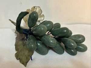 Vintage Dark Green Jade Cluster Of Grapes W/ 5 Leaves 7” MCM - Picture 1 of 5