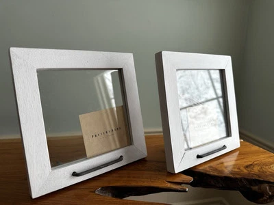 "2 marcos de mesa Pottery Barn, cuadrados de 7"" para fotos flotantes u obras de arte de 3x3""" Foto 1 de 4