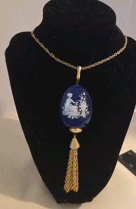 Ciondolo Pomander porcellana vintage anni 70 Max Factor Blue & White Lady - ore di ballo - Foto 1 di 14