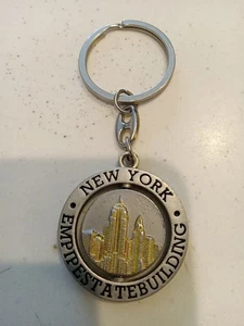 Schlüsselanhänger New York Empire State Building Drehzentrum RAR Rechtschreibfehler GEBRAUCHT - Bild 1 von 2