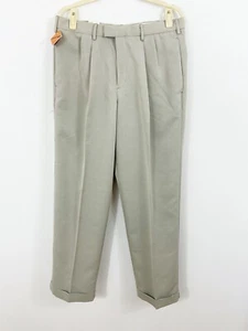 NEU Dockers Go khaki mit Fleckenschutz für Herren Größe 33 x 32 plissierte Bündchen - Bild 1 von 10