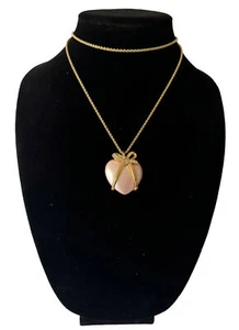 Vintage Joan Rivers Pearl Finish Puffed Heart Pendant Gold Chain Bow Rhinestones - Picture 1 of 5