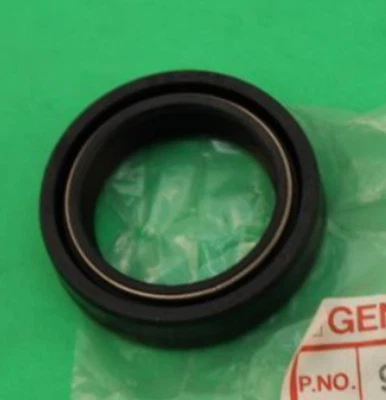 Nuevo de Lote Antiguo Horquilla Kawasaki KZ400 KZ440 1974-1982 Tubo Exterior Sello de Aceite N.º:92049-1340 Foto 1 de 4