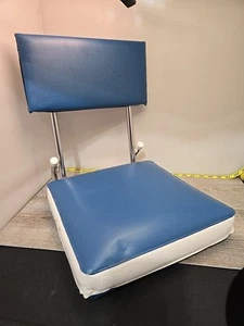 Silla de asiento de barco de estadio blanqueador acolchado plegable de vinilo de colección KR Industries azul - Imagen 1 de 7