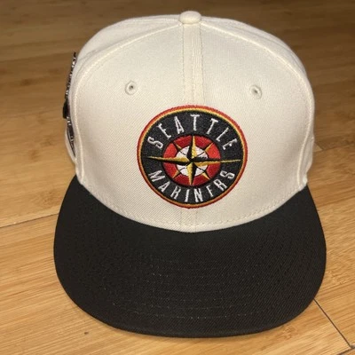 New Era 59FIFTY Seattle Mariners Chrome 40th Compass White/Blk w/ Pins 7 3/4 Hat - Image 1 of 4