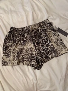 Summer Short Small - Picture 1 of 7