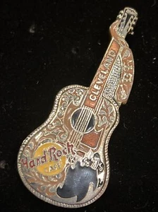 Guitarra Acústica Hard Rock Cafe ""Dead Rocker Buddy Holly"" Pin Cleveland - Imagen 1 de 2