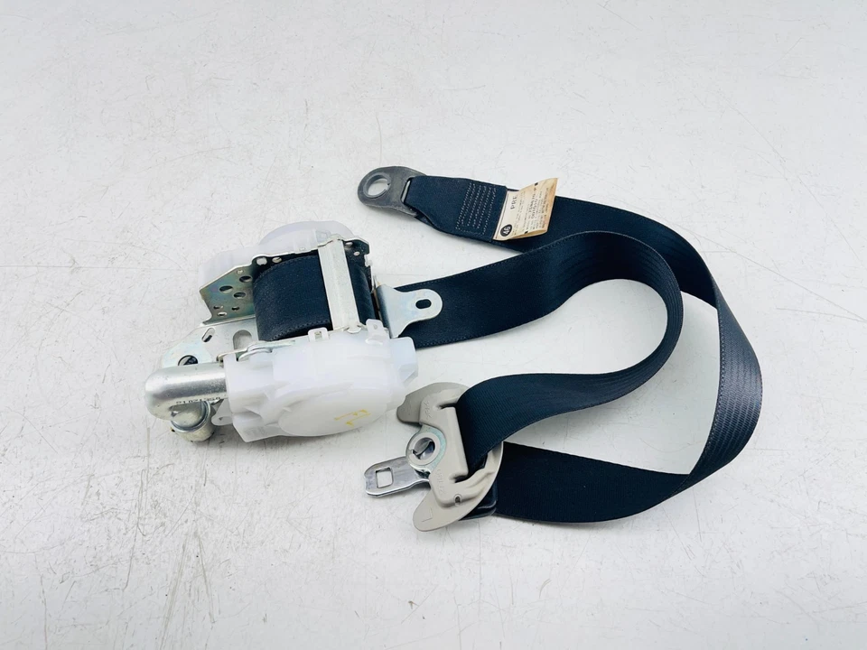 2011-2014 Lexus CT200h Front Left Driver Seat Belt Retractor OEM - Image 1 of 4