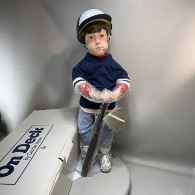 MUÑECA DE BÉISBOL DE PORCELANA DANBURY COMO NUEVA EN CUBIERTA DE CAROLE JEANE CON CAJA Leer Foto 1 de 4