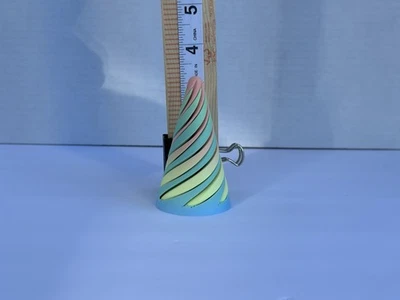 3D 打印螺旋锥坐立不安玩具 – PLA 减压小工具 — 第 1/3 张图片