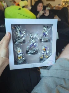 Disney 2023 Holiday Mickey & Friends Sketchbook Ornament Set (5 Ornaments) - NEW - Picture 1 of 5