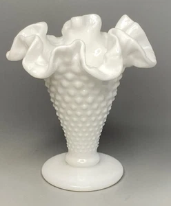 FENTON VINTAGE? Vetro latte per unghie bianche 4" piccolo vaso tromba con volant - Foto 1 di 5