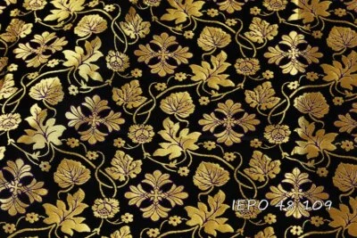 Brocado metálico para vestes litúrgicas eclesiásticas com folhas e cruzes - Imagem 1 de 4