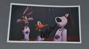 DEE BAKER signierte LOONEY TUNES Karte AUTOGRAMM 3"X5" - Bild 1 von 1