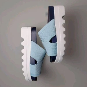 Sandalias 9.5 Cómodas Sin Cordones Tejidas Planas Años 90 Estilo Y2K Slides Plataforma Azul Blanco  - Imagen 1 de 11