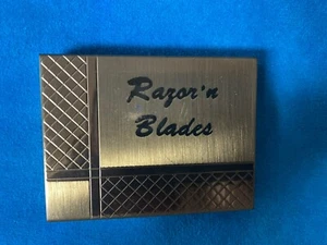 VINTAGE & RARE ~ GILLETTE Travel Safety RAZOR 'N BLADES with Gold Case - Picture 1 of 2