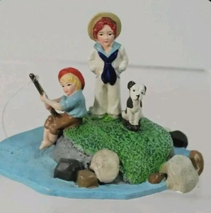 Department 56 Seasons Bay Fishing In The Bay retirado #53313 nuevo en caja - Imagen 1 de 4