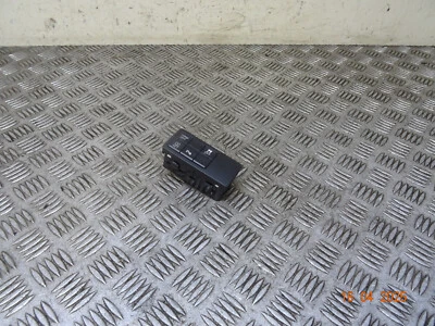 2017 MAZDA 3 SPORT NAV BM 2.0 PETROL MK3 DASHBOARD SWITCH ASSEMBLY REF11520 - Image 1 of 4