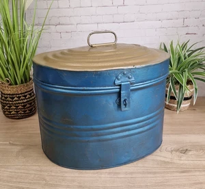 Antiguo sombrero de metal vintage caja almacenamiento ovalado cofre militar pintado azul y dorado - Imagen 1 de 20