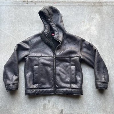 Chaqueta con Capucha Supreme Imitación Piel de Oveja con Cremallera Frontal Dos Bolsillos Grande SUPREME  Foto 1 de 4