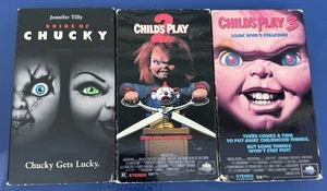 Child's Play 2, 3 & Bride of Chucky VHS Video Cassette Tape Lot Tested! - Foto 1 di 8