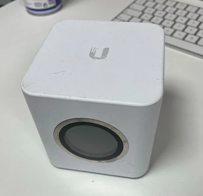 Ubiquiti AmpliFi HD WiFi Mesh Router - (AFi-R) - Image 1 of 3