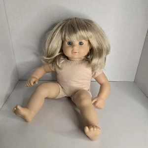 American Girl Bitty Baby Twin Blonde Girl Bangs Bob taglio di capelli occhi azzurri - Foto 1 di 5