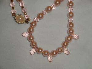 Collana vintage in perle di conchiglia , cristalli e susta in quarzo tutti rosa - Foto 1 di 12