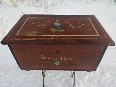baúl sueco antiguo pintado original de 1826 Foto 1 de 4