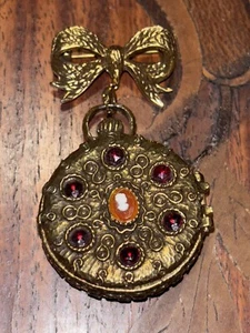 VINTAGE MARY CHESS MASSIVE PARFÜM KAMEE BROSCHE KOMPAKT ROT CABOCHON PERLEN - Bild 1 von 4